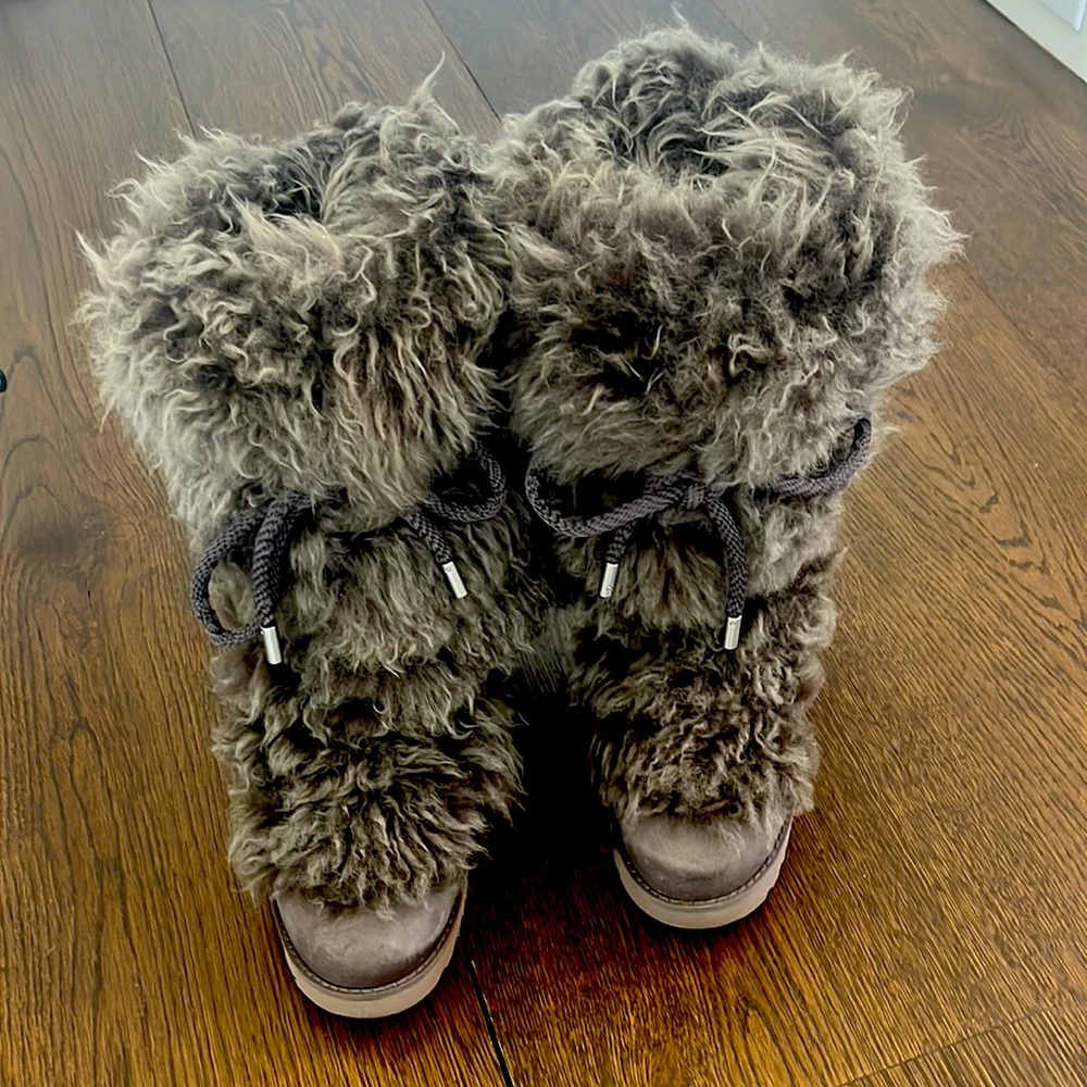 UGG CLASSIC POSH SHORT FUR